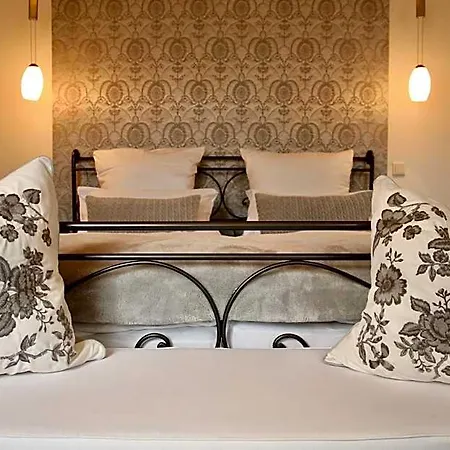 L'ostello Altstadthotel فندق