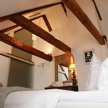 L'ostello Altstadthotel מלון